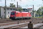 Nachschuss auf 1016 026-7 (Siemens ES64U2) ÖBB, die im Bahnhof Singen(Hohentwiel) vor dem elektromechanischen Stellwerk Sf des Fahrdienstleiters (Fdl) rangiert.