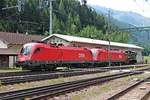 Blick auf 1016 038, weclhe zusammen mit 1116 261 am Morgen des 04.07.2018 unter italienischer Oberleitung von D 245 6020 im Bahnhof von Brennero wieder zurück nach Österreich geschoben wurde.