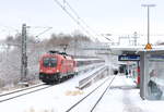 1016 044 am 18.12.2017 mit IC Stuttgart-Zürich in Stuttgart-Österfeld.