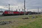 ÖBB-Loks in Biberach (Riß) (|) - 1293 002 und 1016 004 ziehen 39 Schiebewandwagen am 23.03.2023 in Biberach (Riß) nach Streckenfreigabe in Richtung Ulm