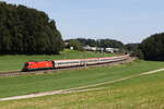 1016 035 war mit einem  EC  am 15. August 2024 bei Axdorf auf den Weg nach München.