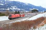 Der EC164  Transalpin  von Graz Hbf nach Zürich HB fährt am 22.11.2024 bespannt mit der 1016 015 kurz vor Trieben durch die herrliche Winterlandschaft.