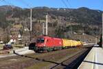 Durch dem Bahnhof Gaishorn fährt am 2.12.2024 die 1016 046 mit dem  SPENO  Schienenschleifzug am Weg von Villach nach St.Valentin.