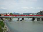 Brckentest  mit 9 Taurus Loks a 86 t anllich der Fertigstellung der neuen Eisenbahnbrcke ber die Salzach im zuge des S-Bahnausbaus 