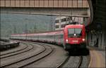 Es regnet ma wieder.... 1016 016 ist mit dem OEC 566  STADT INNSBRUCK , Wien Westbahnhof - Bregenz, auf dem Weg zum Bodensee und erreicht den Bahnhof Kufstein. (06.07.2008)
