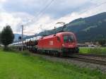 1016 017-4 mit Gterzug 54015 aus die Richtung Wrgl bei Brixen im Thale am 12-8-2010.