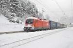 1016 041-4 durchfhrt den Bahnhof Steinach in Tirol am 24.1.2012.Sie ist auf der Brennerbahn Talwrts unterwegs in Richtung Innsbruck