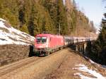 Am 14.Mrz 2012 zog 1016-026 einen OIC von Salzburg nach Klagenfurt. Hier auf der Tauernbahn bei Bad Gastein.