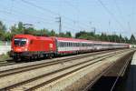 Die 1016 045 fhrt im Sandwich einen EC nach Frankfurt durch Olching am 16.07.2013