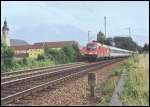 1016 010 bringt im Sommer 2005 den OEC 569  WIFI Karriere-Express  von Bregenz ber Innsbruck, Kufstein und Salzuburg nach Wien West.