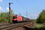 Bevor die Bewölkung am 23. April 2014 Überhand nahm, wurde am Nordring bei Milbertshofen die ÖBB 1016 024 mit einem Ganzzug, gebildet aus Schiebewandwagen, auf der Fahrt zum Rangierbahnhof München Nord aufgenommen.