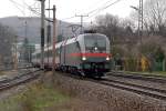 1016 035 Railjet vor dem doch recht kurz geratenen BB Intercity 643  CARITAS Kinderpatenschaften  von Salzburg nach Wien Westbahnhof.