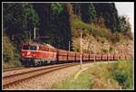 1042 045 mit Erzzug bei Leoben Göss am 28.04.1995.