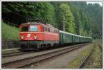 Die altwertige 1042 013 bespannte am 25.5.2008 den Erlebniszug Zauberberge. Die Aufnahme zeigt den Zug als EZ 1955 von Wien nach Mrzzuschlag bei der Einfahrt in den Bahnhof Semmering.