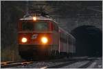 1142 682 fhrt mit R 1992 von Graz nach Selzthal. Version 2
Galgenbergtunnel St.Michael 2.11.2010

