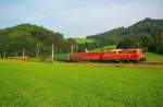 Die mittlerweile in Sursee (CH) eine Renaissance erlebende 1042 007 war am 02.07.2010 noch mit einem Scherenstromabnehmer ausgerüstet und mit einem gemischten Güterzug von Bruck an der Mur