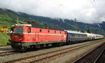 Die blutorange 1044 094 war am 12. Mai 2010 mit dem  Vegetationskontrollzug  auf der Kronprinz-Rudolf-Bahn unterwegs und wurde von mir bei einem Betriebsaufenthalt im Bahnhof Unzmarkt abgelichtet, bei welchem im sonst nebelverhangenem Murtal die Sonne ein kurzes Gastspiel gab.