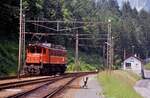 Aussee (1984), ÖBB-Lok 1245 531-7 entfernt sich etwas vom Bahnhof