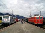 Die 111 027 (850 Jahre Mnchen) und die 1110 505 am 23.08.2008 ausgestellt in Wrgl Hbf (150 Jahre Eisenbahnen in Tirol) 