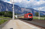 1116 132 der ÖBB mit Autotransportzug bei der Einfahrt in den Bahnhof Thörl-Maglern (Strecke Villach-Tarvisio).
10.06.2017