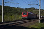 1116 und 1144 vor einem Güterzug am 20.04.18 auf der Drautalbahn fotografiert.