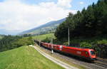 Während sich über der Nordkette in Innsbruck ein Gewitter zusammenbraut, befördern 1116 131 + 1116 175 + 1116 180 einen schweren gemischten Güterzug die Brennerrampe hinauf in
