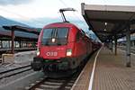 Ausfahrt am Abend des 30.06.2018 von 1116 047 mit dem NJ 420/40420 (Innsbruck Hbf - Düsseldorf Hbf/Hamburg Altona) von Gleis 7 des Startbahnhofes in Richtung Hall in Tirol.