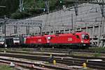 Am 05.07.2018 stand 1116 275 zusammen mit 1116 084 mit einem KLV im Bahnhof von Brennero und warteten darauf, dass die D 245 6020 sie unter der italienischen Oberleitung zurück nach Österreich schieben wird.