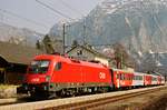 04. April 2004, im Bahnhof Obertraun-Dachsteinhöhlen steht Lok 1116 127 mit einem Pendelzug für Wintersportler