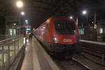 Taurus ÖBB 1116 095 von ÖBB steht in Aachen-Hbf mit dem Nightjet aus Brüssel(B) nach Wien-Innsbruck(A). Aufgenommen am Bahnsteig 8 in Aachen-Hbf. 
Am Abend vom 6.2.2020