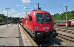 1116 081-1 (Siemens ES64U2) ist mit etwas Verspätung im Bahnhof Rottweil auf Gleis 5 eingetroffen.

🧰 ÖBB
🚝 IC 187 (Linie 87) Stuttgart Hbf–Zürich HB (CH) | RE 50187 (RE87) Stuttgart Hbf–Singen(Hohentwiel) [+5]
🕓 11.6.2021 | 13:50 Uhr
