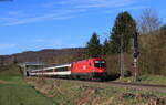 1116 197 mit dem IC 281/RE 50281 (Stuttgart Hbf – Zürich HB/Singen(Htw)) bei Rietheim 17.4.22