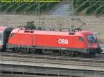 1116 012-4 verlt Wrzburg mit einem EC in Richtung Fulda gebildet aus BB Eurofirmawagen. Die Lok ist Schlulok, der Zug wurde als Sandwich mit einer weiteren 1116 gefahren. Foto: 28.08.2007