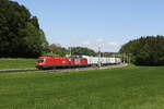 1116 171 und 1293 178 waren mit einem  EKOL-KLV  am 12. Mai 2024 bei Axdorf in Richtung München unterwegs.