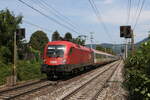 1116 137 mit einem  EC  auf dem Weg nach Graz. Aufgenommen am 12. August 2024 in  Salzburg-Süd .