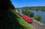 1116 012 mit einem Güterzug am 21.07.2024 bei Seestetten.