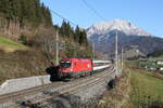 1116 104 war mit dem  Transalpin  am 10. November 2024 bei Pfaffenschwend in Richtung Wörgl unterwegs.