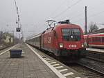 1116 252 der ÖBB bei der Durchfahrt durch den Bahnhof Prien am Chiemsee am 01.