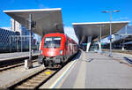 1116 177-7 (Siemens ES64U2) wartet mit einer neuen Nightjet-Garnitur in Wien Hbf (AT) auf Gleis 10.