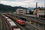 1116 257 ist mit ihrem gemischten Frachtzug im Bahnhof Kufstein zum stehen gekommen.