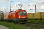 1116 137 zieht ein Containerzug durch Regensburg Ost.13.09.07