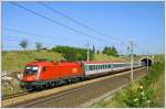 1116.100 fhrt mit dem OEC 748 seinem Ziel Innsbruck Hbf entgegen.