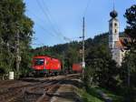 Die 1116 115 am 18.09.2010 mit einem Containerzug bei der Durchfahrt in Wernstein. 