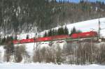 1116 249-2 an der Spitze eines Lokzuges auf der Semmeringbahn. Hier kurz nach der Ausfahrt in Mrzzuschlag. (5.2.2006)