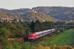 1116 275 mit EC 112 von Klagenfurt nach Siegen.Im Hintergrund ist die Burg Windeck zu sehen.Aufgenommen am 12.09.11 bei Weinheim/Bergstr.(Patrick)