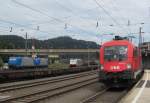 1116 274 verlsst am 02. August 2012 mit OIC 860  St.Anton am Arlberg  (Wien Westbahnhof - Bregenz) den Bahnhof Kufstein. Im Hintergrund stehen 185 520-4, 185 519-6 und 186 102-0 von Lokomotion abgestellt.