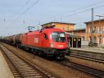 1116 161-1 hat in Passau-Gterbahnhof einen aus 10 Kesselwagen bestehenden Zug abgeholt; 130629
