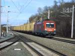 1116 016 war am 08.01.2007 mit einem Containerzug auf der Phyrnbahn unterwegs. Zu sehen ist der Zug bei der Durchfahrt in Wartberg/Kr.