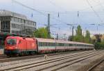 1116 165 mit einem EC in Richtung München Hbf. Aufgenommen am 22.04.2014 am Bahnhof München-Heimeranplatz.