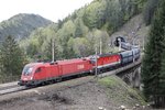 1116 178 + 1144 087 mit Güterzug auf dem Kartnerkogelviadukt am 26.04.2016.